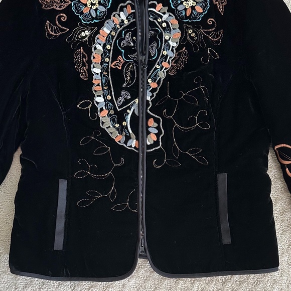 Harve Benard Black Velvet Embroidered Zip Front Jacket Size 8 - Picture 3 of 13